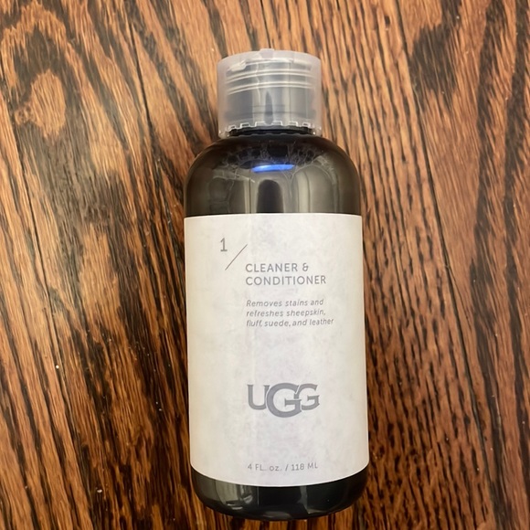 NEW UGG cleaner & conditioner 4 oz/118 ml. Sealed bottle. - Picture 2 of 4